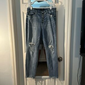 Judy Blue size 9 boyfriend fit distressed high rise jeans NWOT